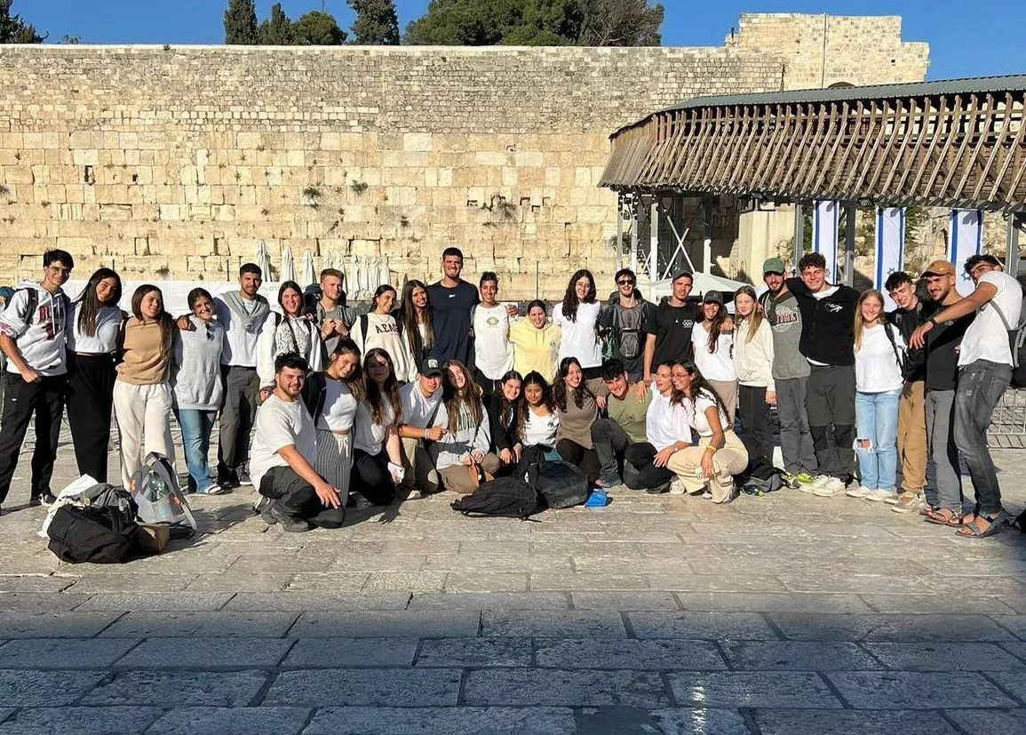 טיולים והכרת הארץ
